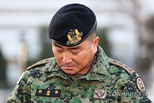 고개 숙인 707특수임무단장