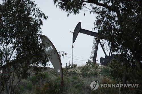 미국 캘리포니아주 로스앤젤레스에서 잉글우드 오일 펌프잭