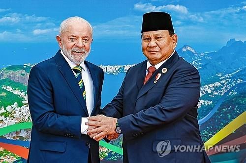 손 맞 잡은 브라질·인도네시아 정상