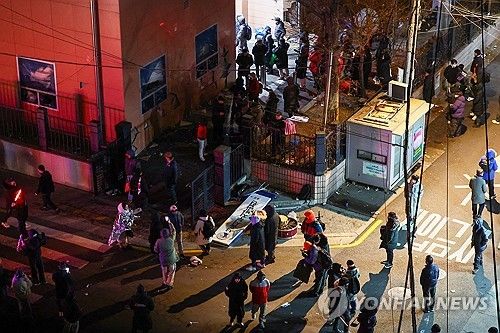 윤 대통령 구속...지지자들 서부지법 침입해 난동