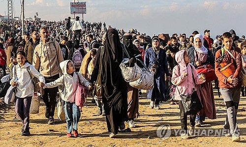 휴전이 발효되자 가자지구 북부의 집으로 돌아가는 팔레스타인 주민들