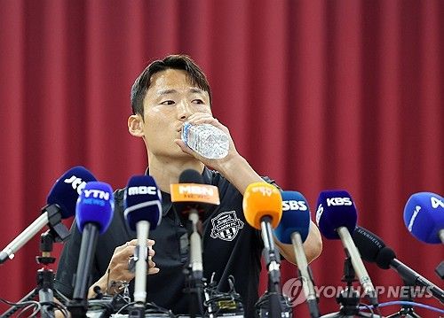 물 마시는 손준호