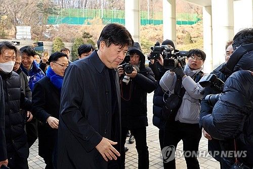 2심 선고 공판 출석하는 김용 전 민주연구원 부원장