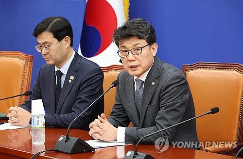 발언하는 진성준 정책위의장