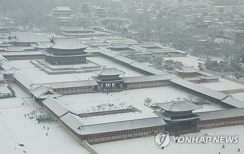 눈 덮인 경복궁