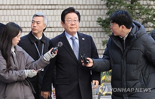 이재명 대표, '공직선거법 위반' 항소심 첫 재판 출석