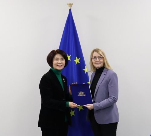 민주당 한정애 의원, EU에 국회의장 친서 전달