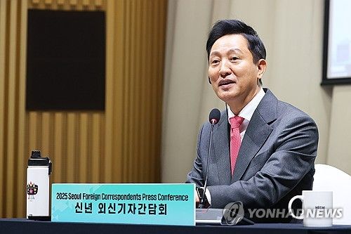 질문에 답하는 오세훈 서울시장