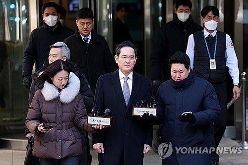 이재용 회장, 법정 뒤로하고