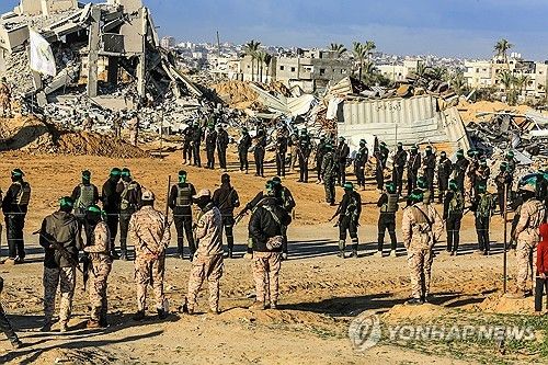 인질 석방 현장 현장의 하마스 대원들