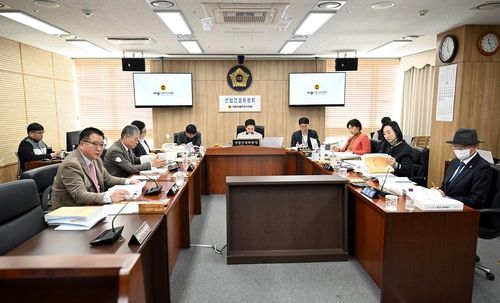 세종시의회 산업건설위원회 회의 모습