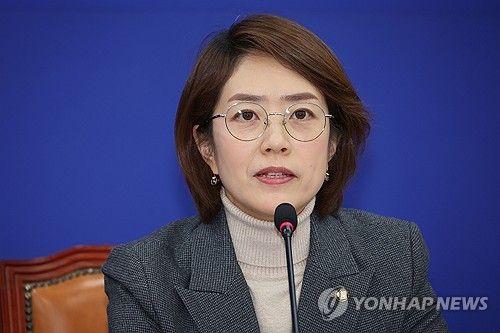 발언하는 고민정 민주당 인권위원장