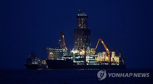 어둠 속 탐사시추 작업