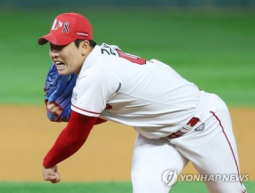 역투하는 김택형