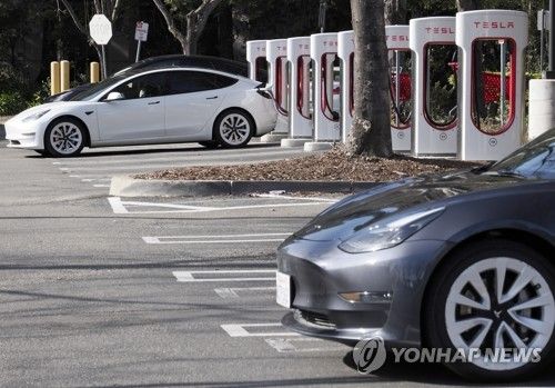미국의 테슬라 전기차 충전소