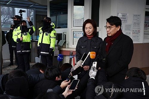 윤 대통령 면회 마친 윤상현·김민전 의원