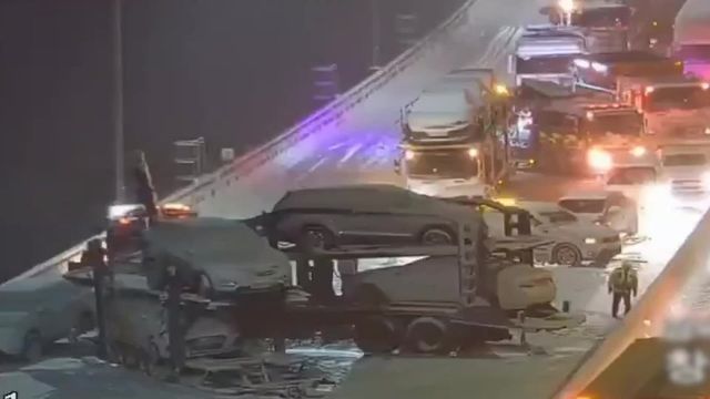 음성 중부고속도서 카캐리어 미끄러져 