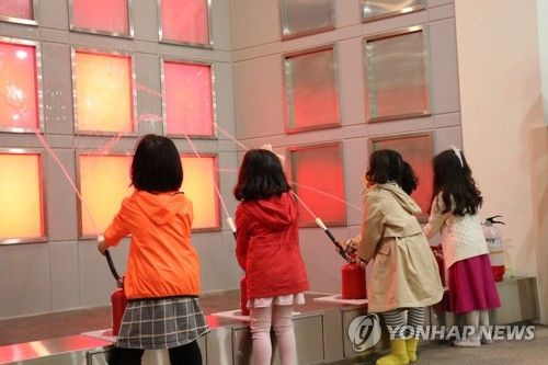 울산안전체험관서 어린이 소화기 사용법 체험