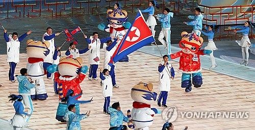 입장하는 북한 선수단