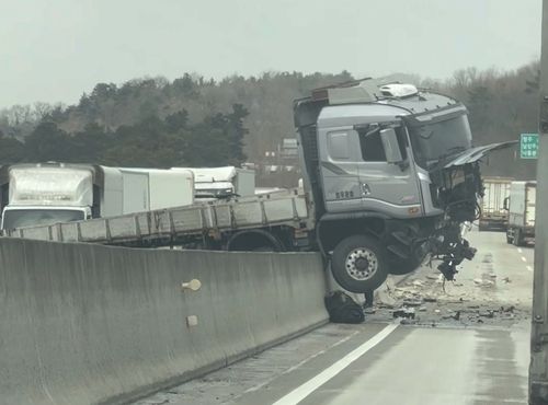 25t 화물차 사고 현장