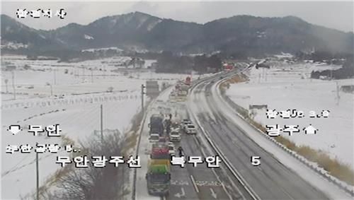 무안광주고속도로서 다중 추돌 사고