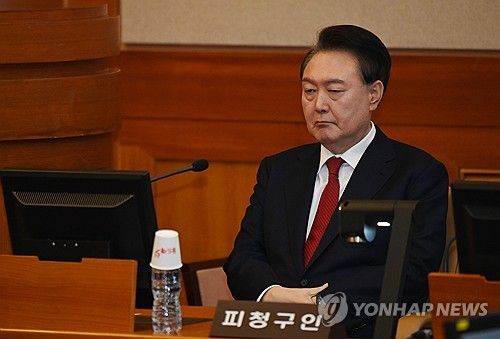 생각에 잠긴 윤 대통령