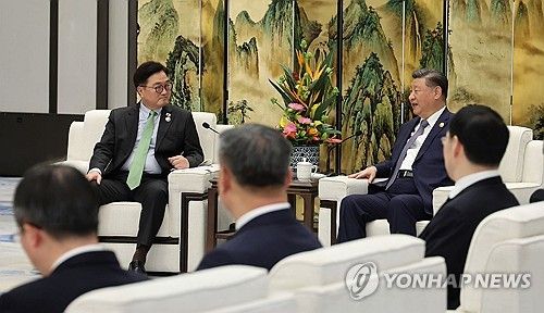 시진핑 주석 접견하는 우원식 국회의장