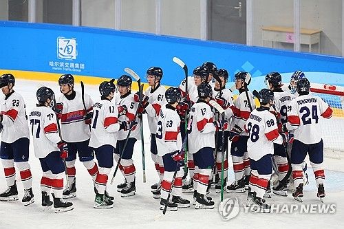 남자 아이스하키, 일본에 5-2로 승리