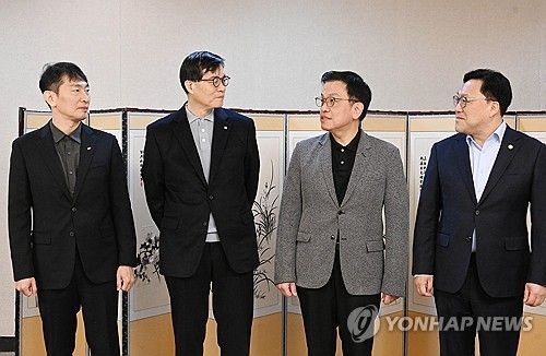 최상목 권한대행, 거시경제·금융현안 간담회 참석