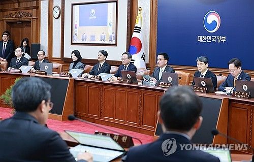 국무회의 주재하는 최상목 권한대행
