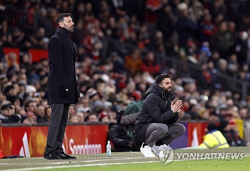 판니스텔로이 레스터 감독(왼쪽)과 아모링 맨유 감독 