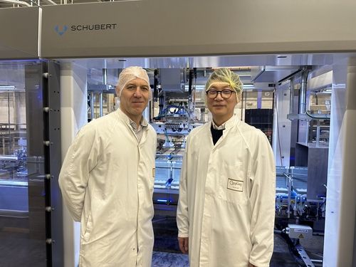 연합뉴스와 인터뷰하는 길리안 관계자들