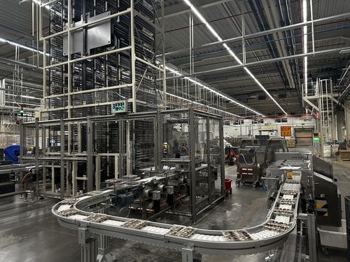 제품 생산 중인 길리안 공장 