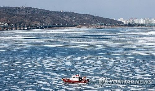 동장군 심술에 한강이 꽁꽁