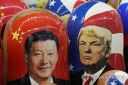 시진핑 중국 국가주석과 도널드 트럼프 미국 대통령을 그린 러시아 인형 마트료시카