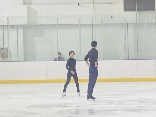 공식 훈련하는 렴대옥과 한금철