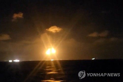 제22서경호 실종자 수색, 야간에도 계속