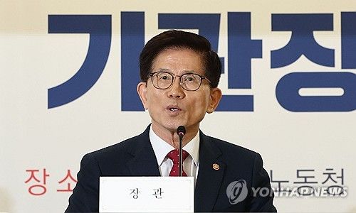 발언하는 김문수 고용노동부 장관