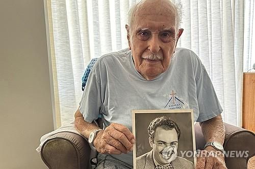 별세한 AP 기자 짐 베커