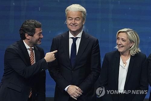 대화하는 유럽 극우 지도자들