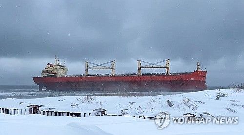 러시아 사할린서 좌초된 벌크선