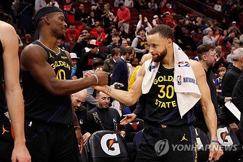 지미 버틀러와 스테픈 커리