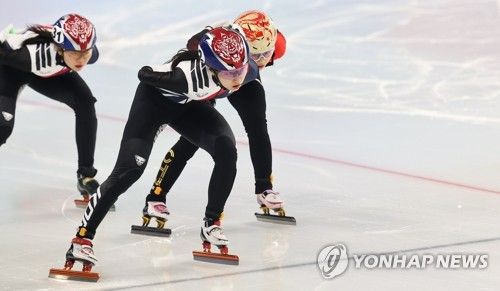 준결승 경기 치르는 최민정
