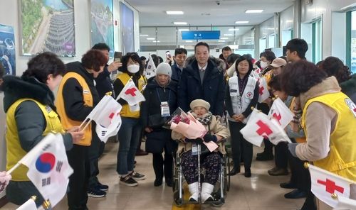 고국 땅 밟은 사할린 동포들