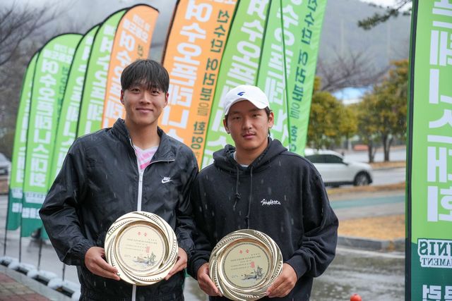 남자 복식 우승 최재성(왼쪽)과 박의성. 