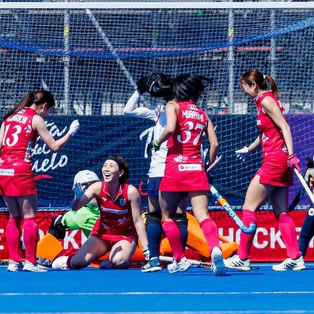 한국과 경기에서 득점 후 기뻐하는 일본 선수들.