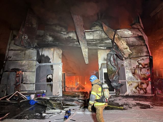 부산 강서구 도소매업체 화재 현장