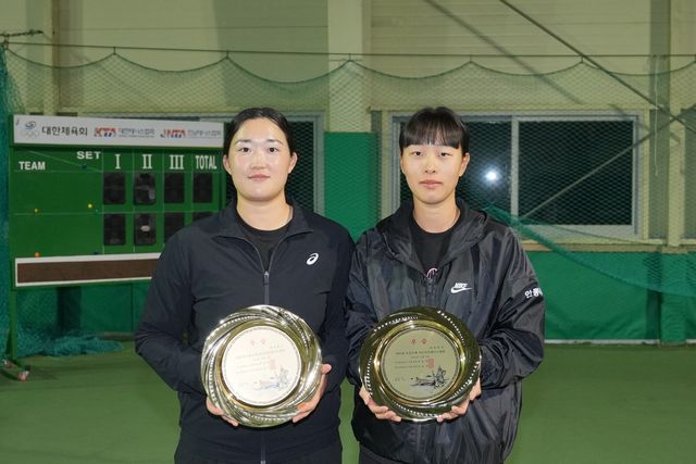 여자 복식 우승 김은채(왼쪽)와 한형주