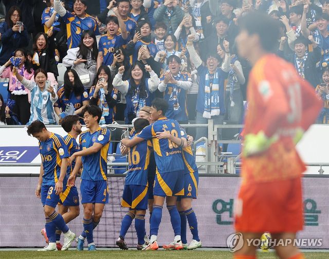 보야니치 선제골에 환호하는 울산
