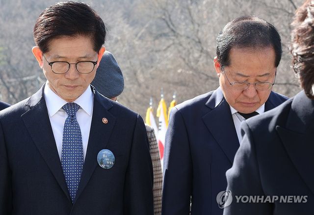 홍준표-김문수 대구 2.28민주운동기념탑 참배